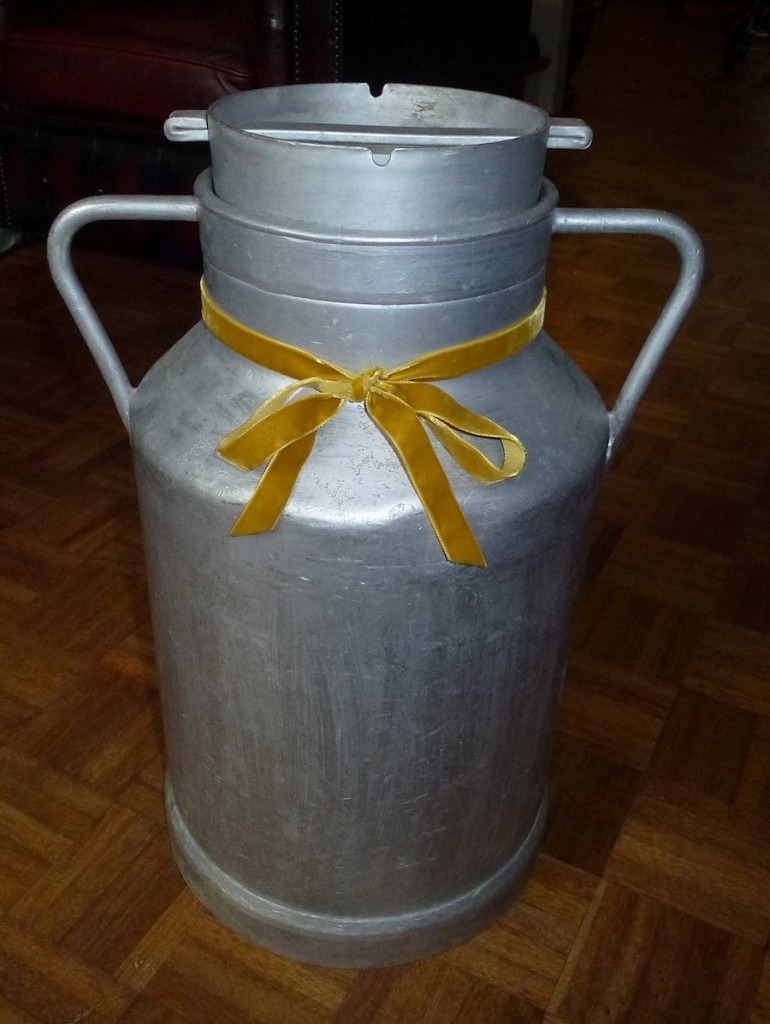 vintage decoration milk churn farm D1