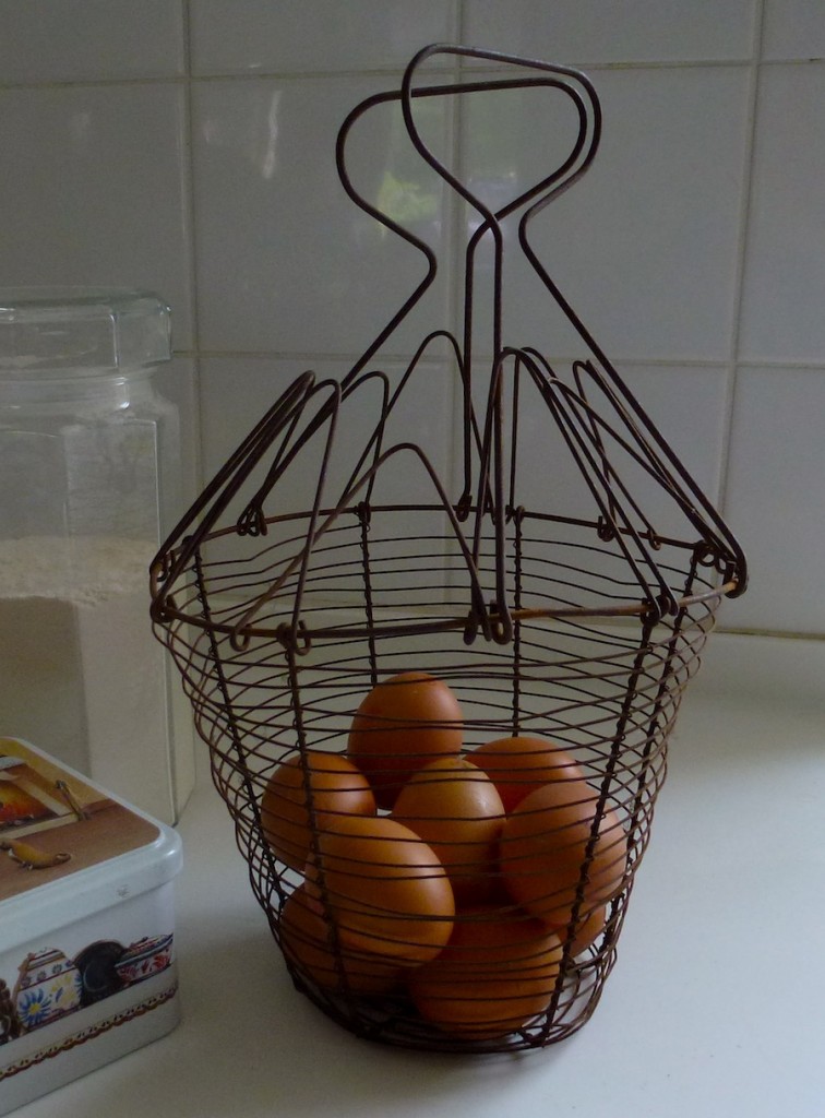 vintage decoration wire egg basket a1